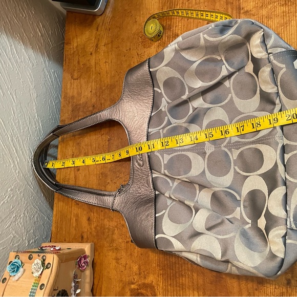 Beautiful Coach bag used once - Picture 3 of 8